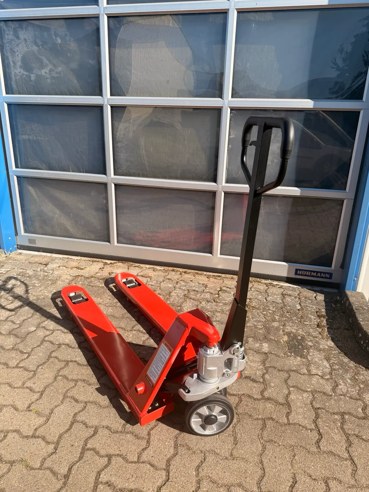 Handhubwagen 2.500 kg mit aufrechter Deichsel